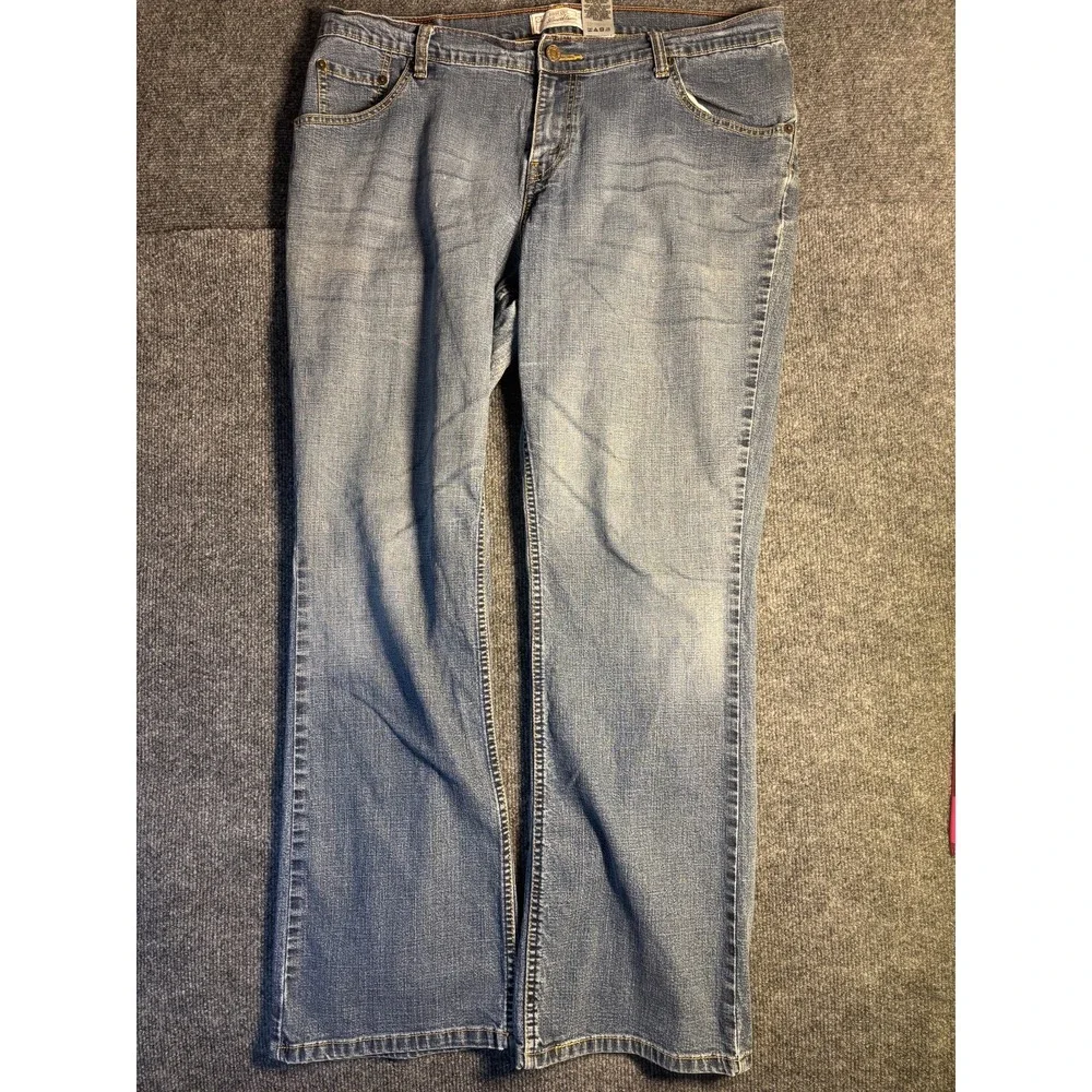 Levi's Jeans‎ Women's 18 Blue Denim Stretch Streetwear Medium Wash Bootcut Leg